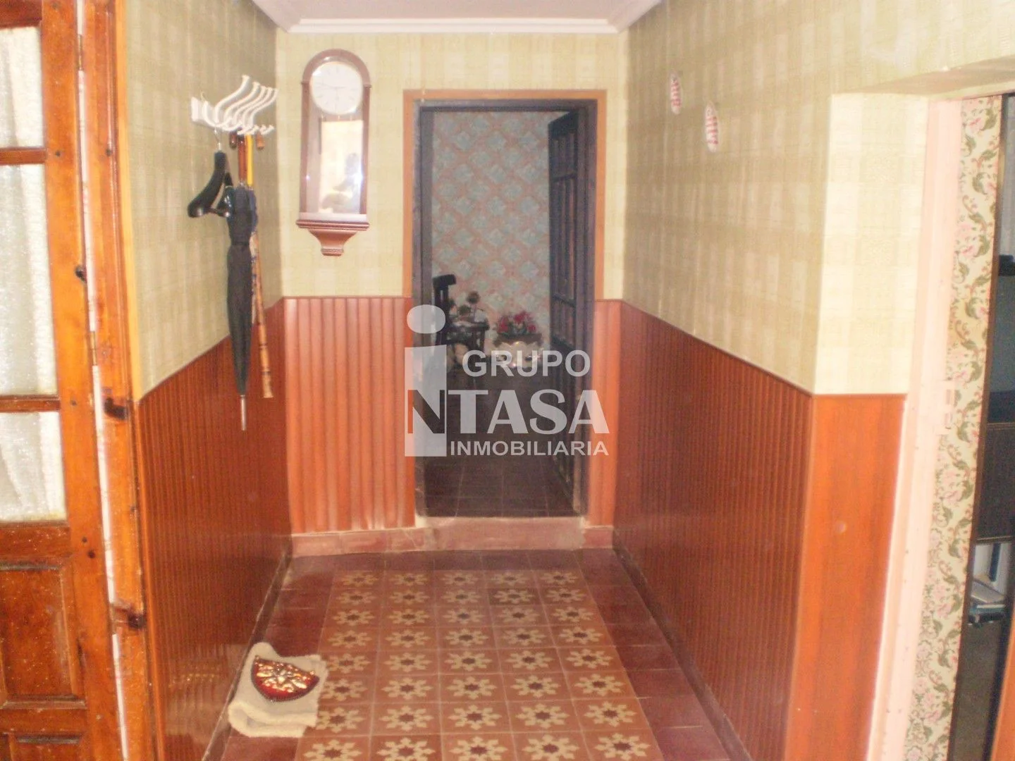 Casa rural de dos plantas con terreno