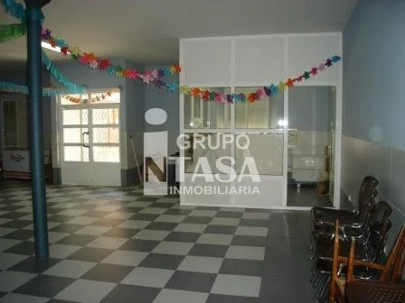 Casa con local acondicionado de 180 m²