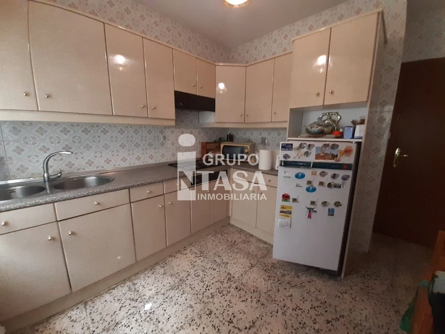 Casa de una planta con gran parcela