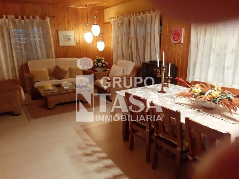Cared-for house with 1,000 m² plot