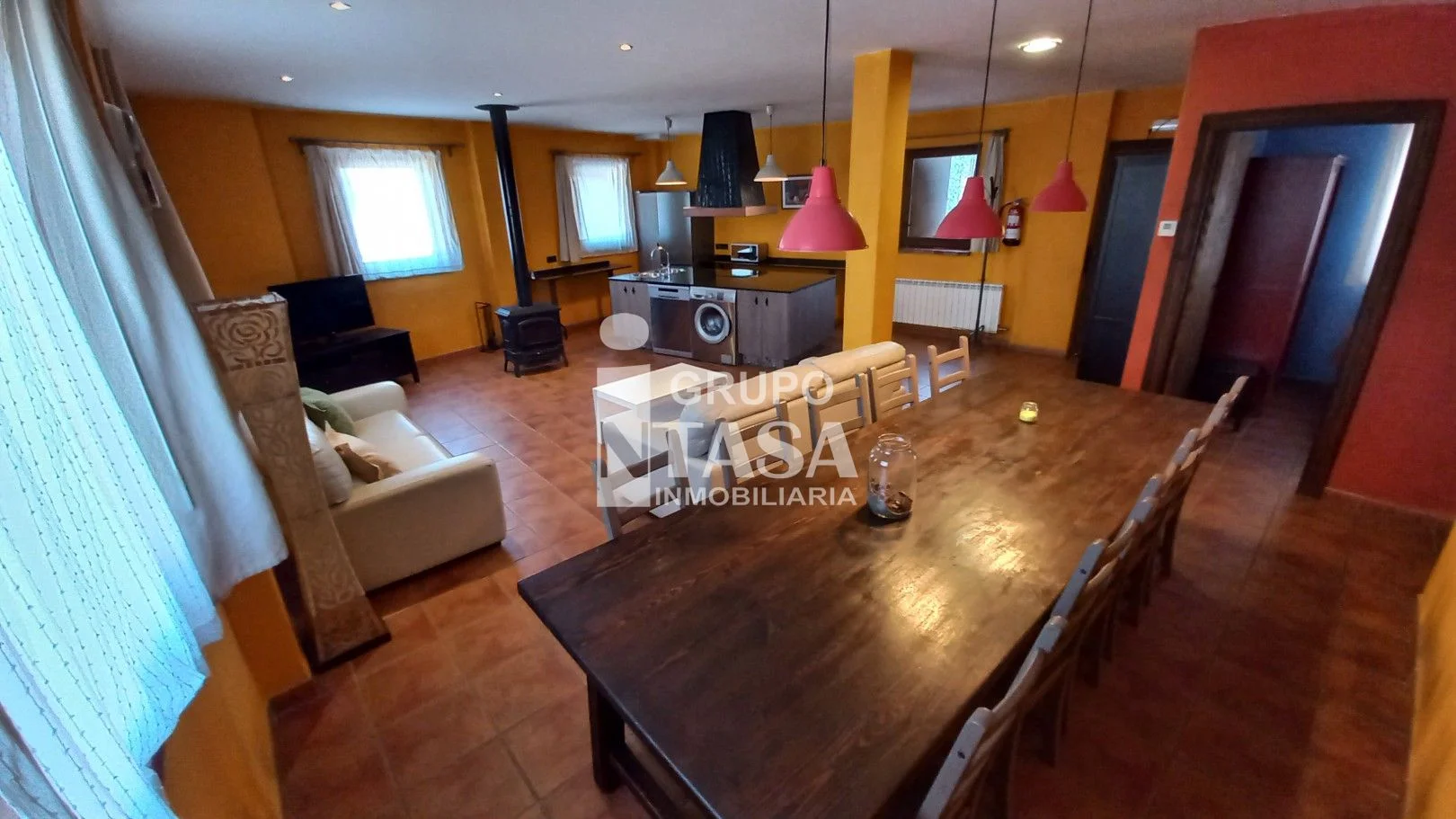 Casa rural operativa con ocho dormitorios