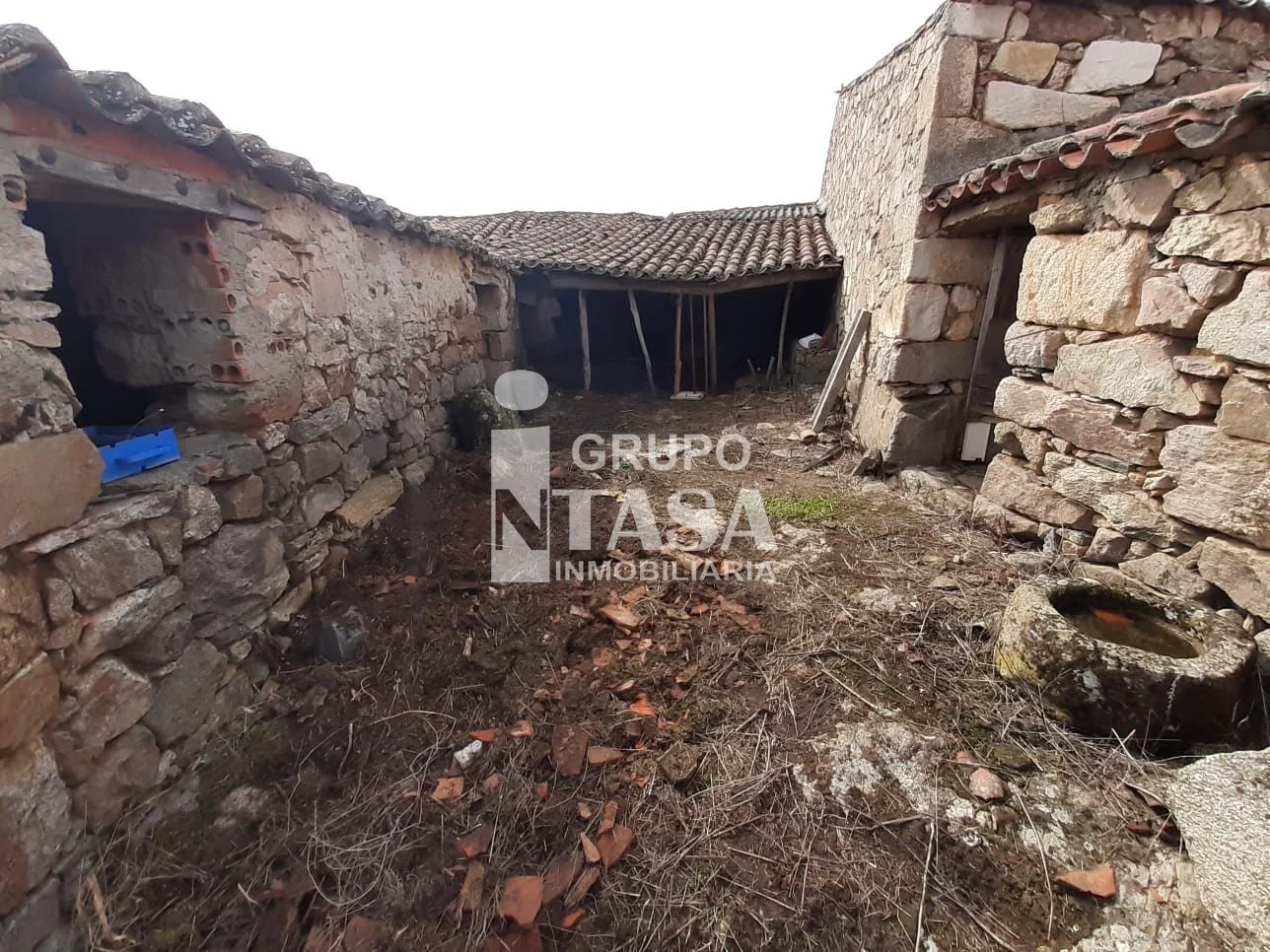 Casa-solar céntrica en Pereruela