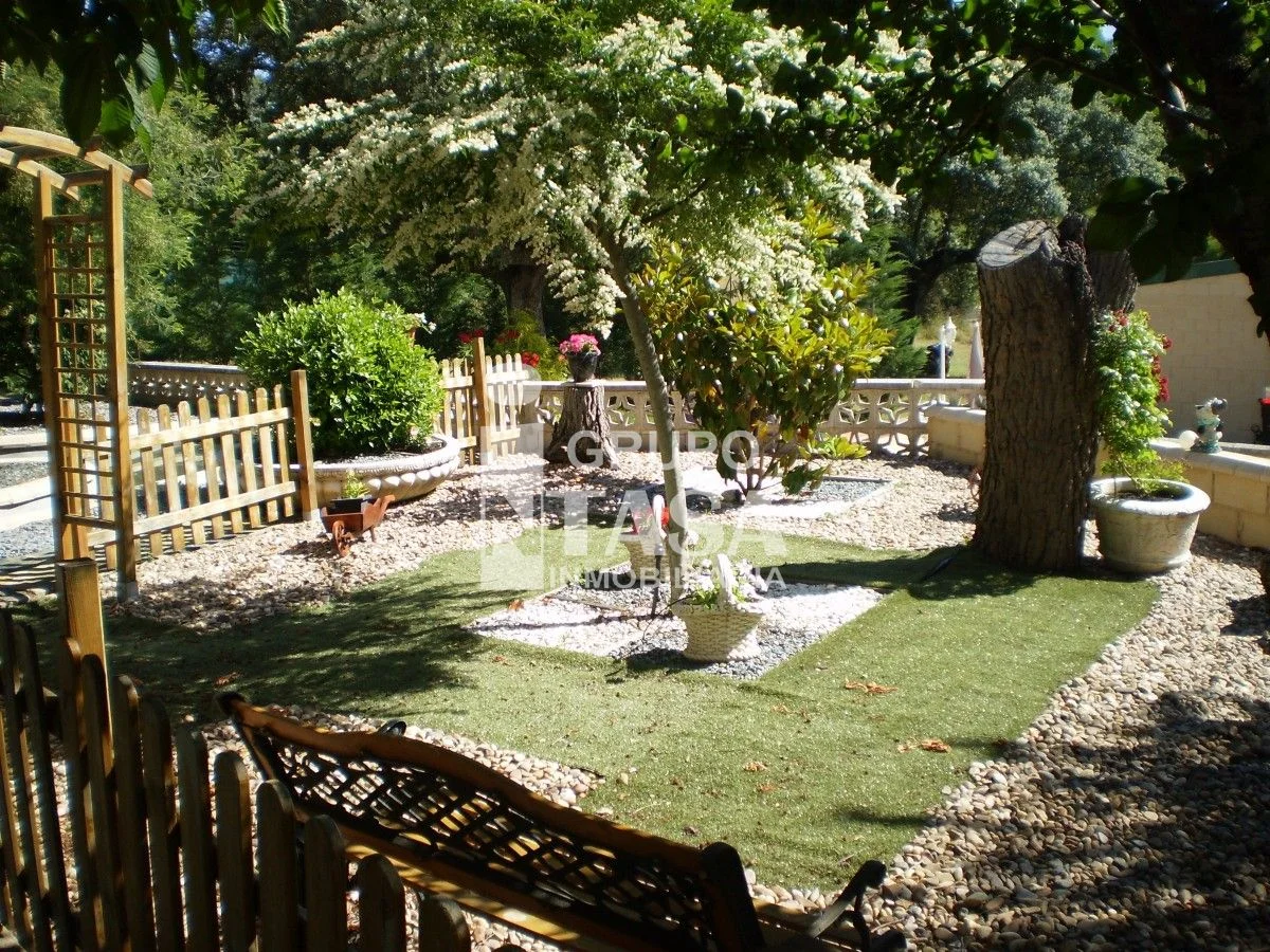 Chalet-finca de dos dormitorios con parcela de 4.300 m²