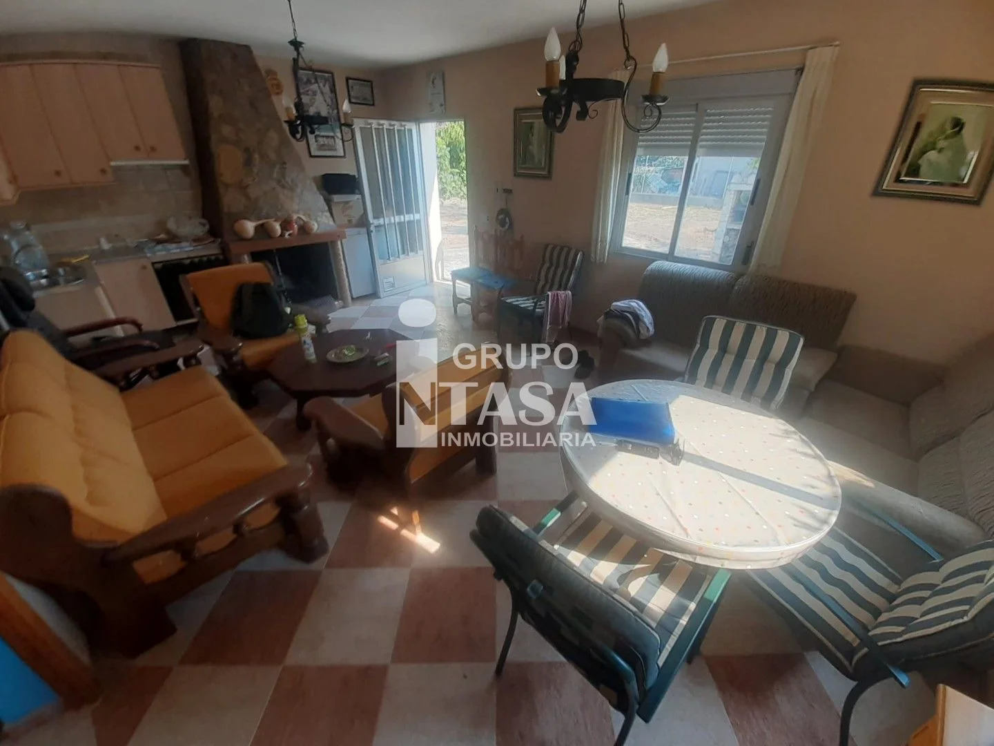 Rustic Zamora plot with 49m² outbuilding