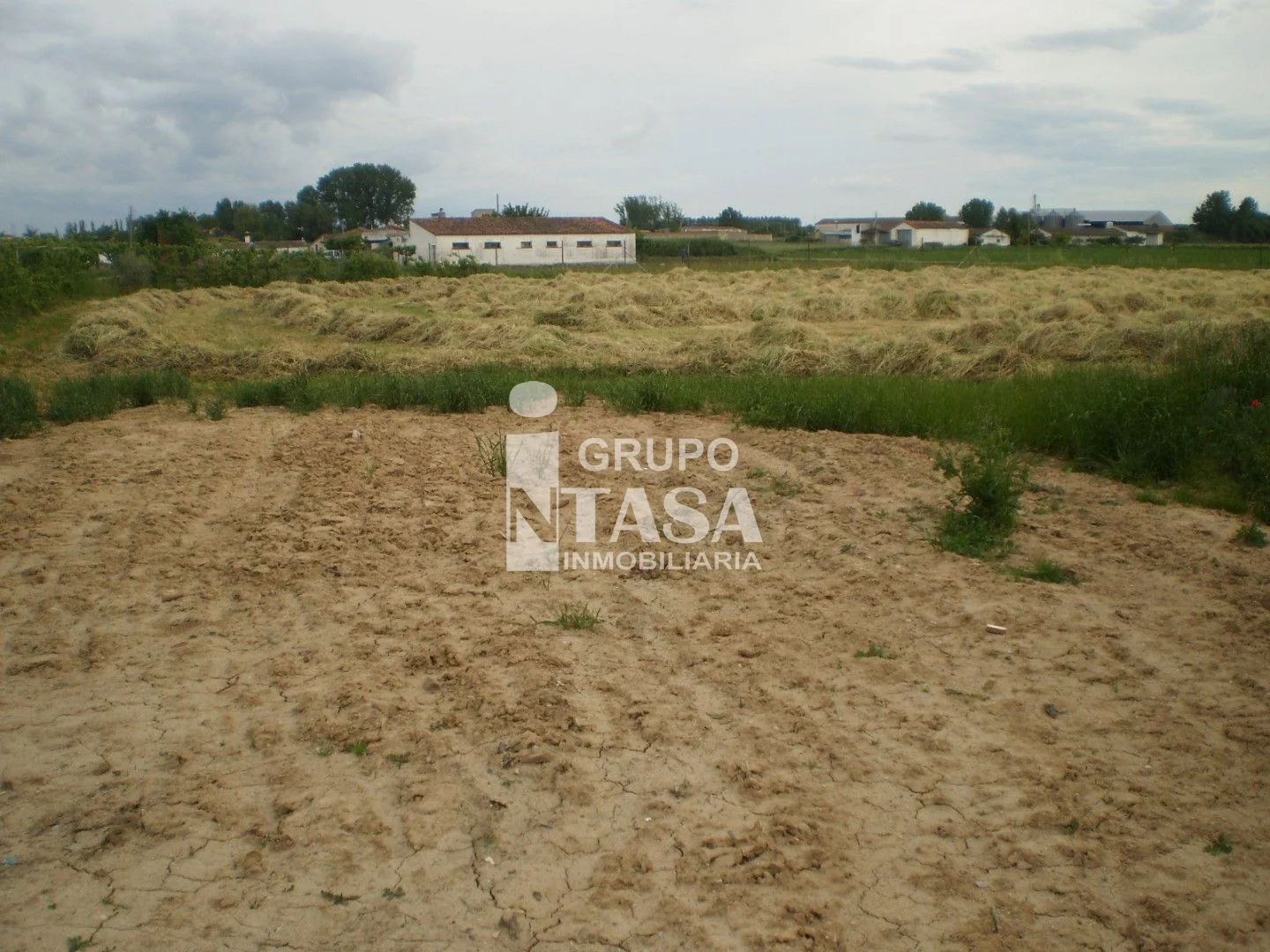 Casa con gran terreno cerca de Zamora