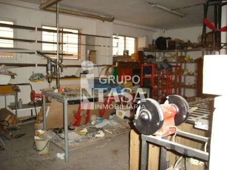 Reform-ready commercial unit in Zamora