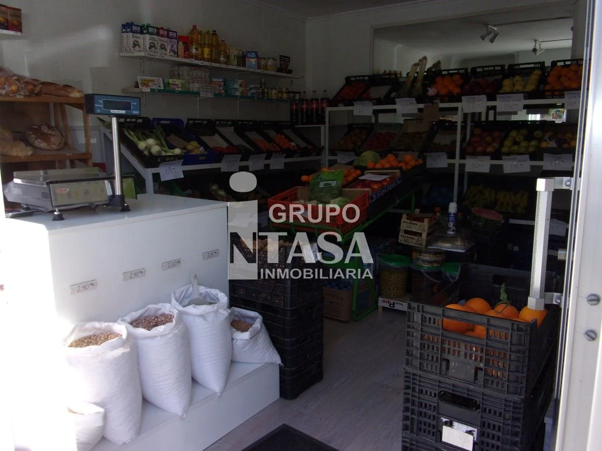 Cuatro locales en Obispo Nieto