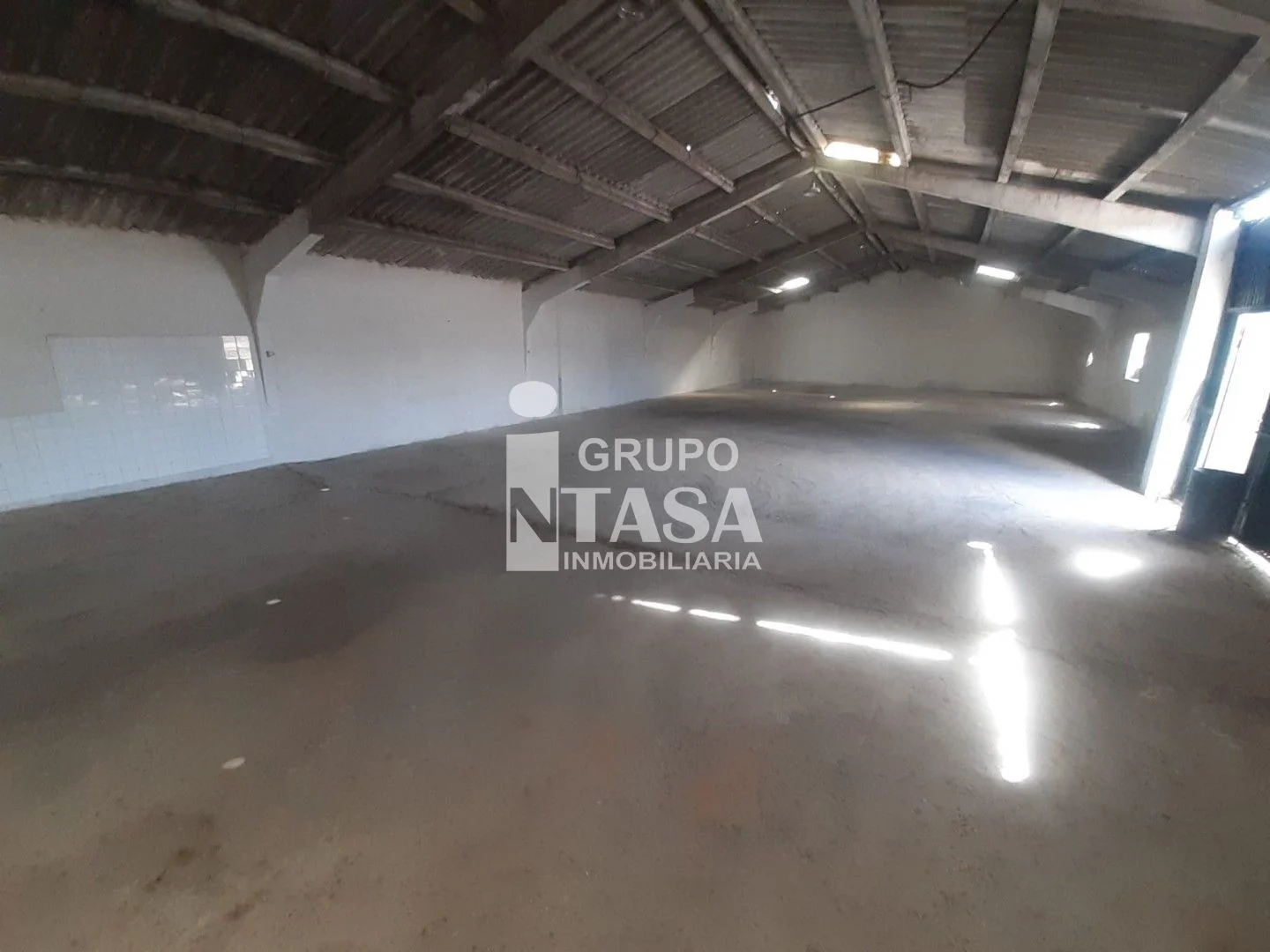 Nave industrial en parcela de 10.694 m²