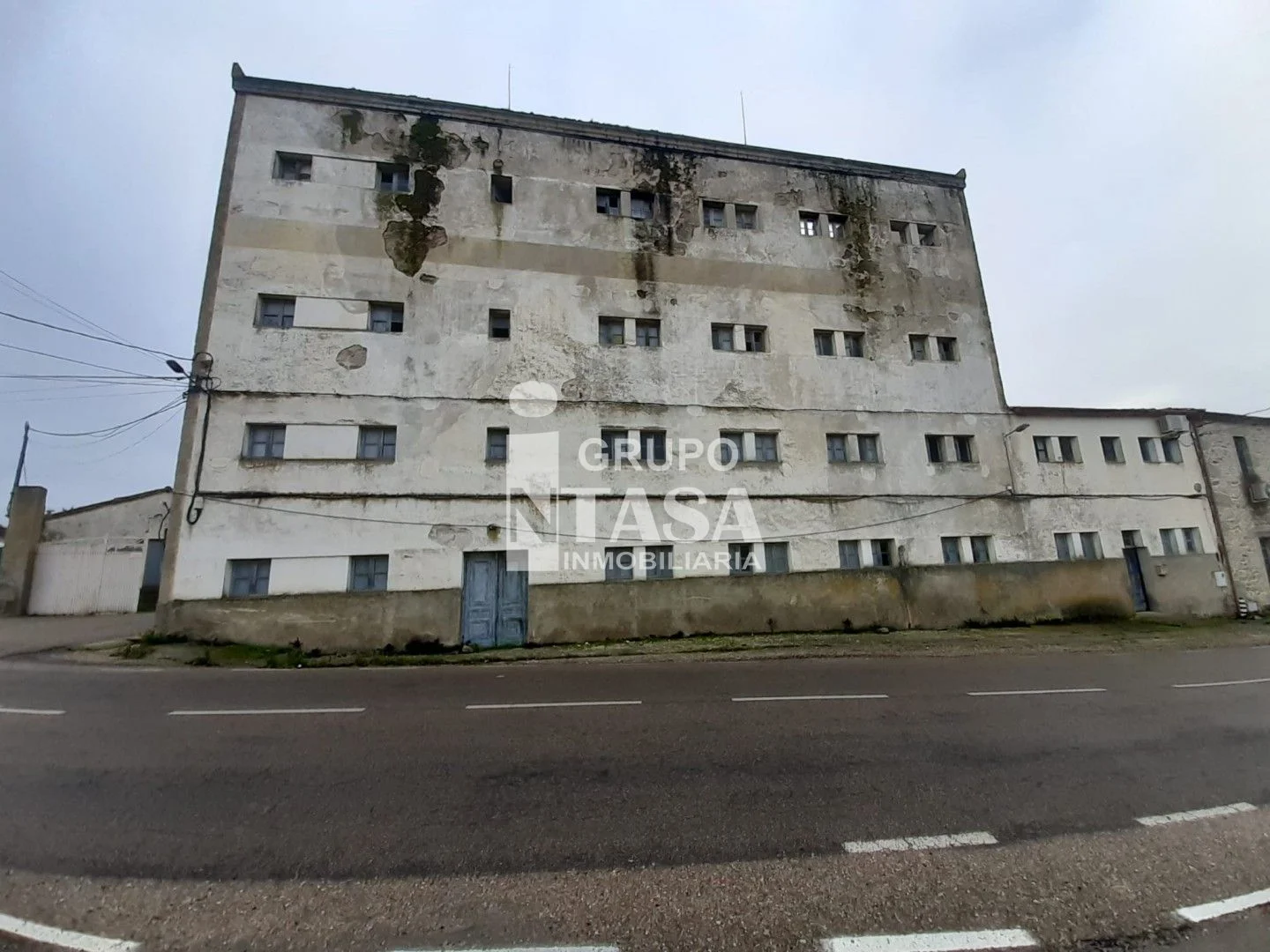 Nave industrial en Almeida, 977 m²