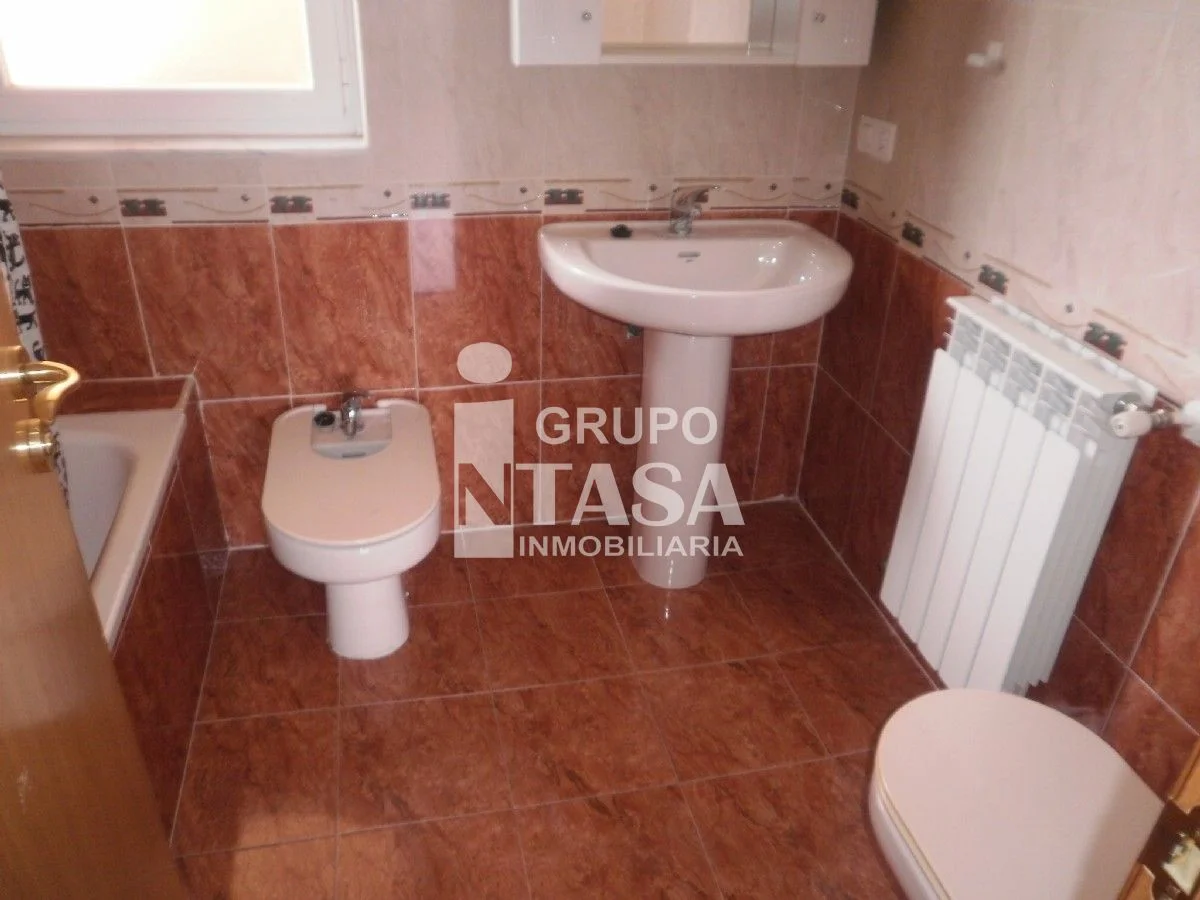 Four-bedroom flat in Pinilla