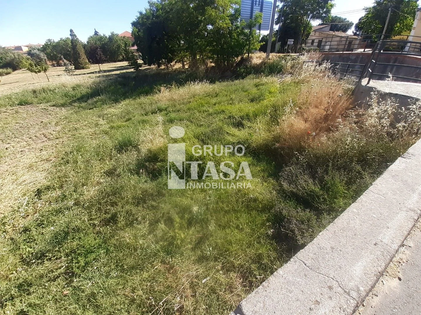 Solar céntrico en Corrales, 560 m²