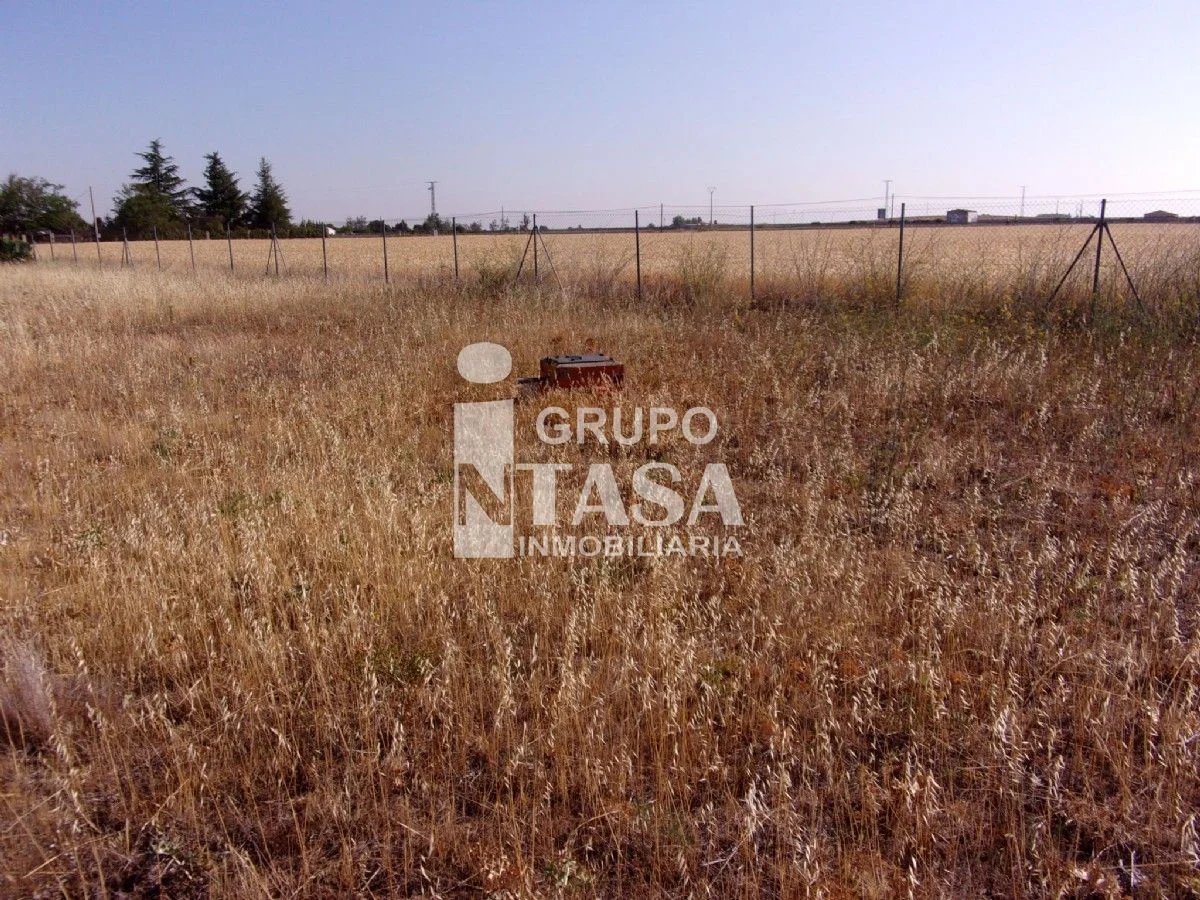 Terreno vallado de 3.600 m² en Zamora