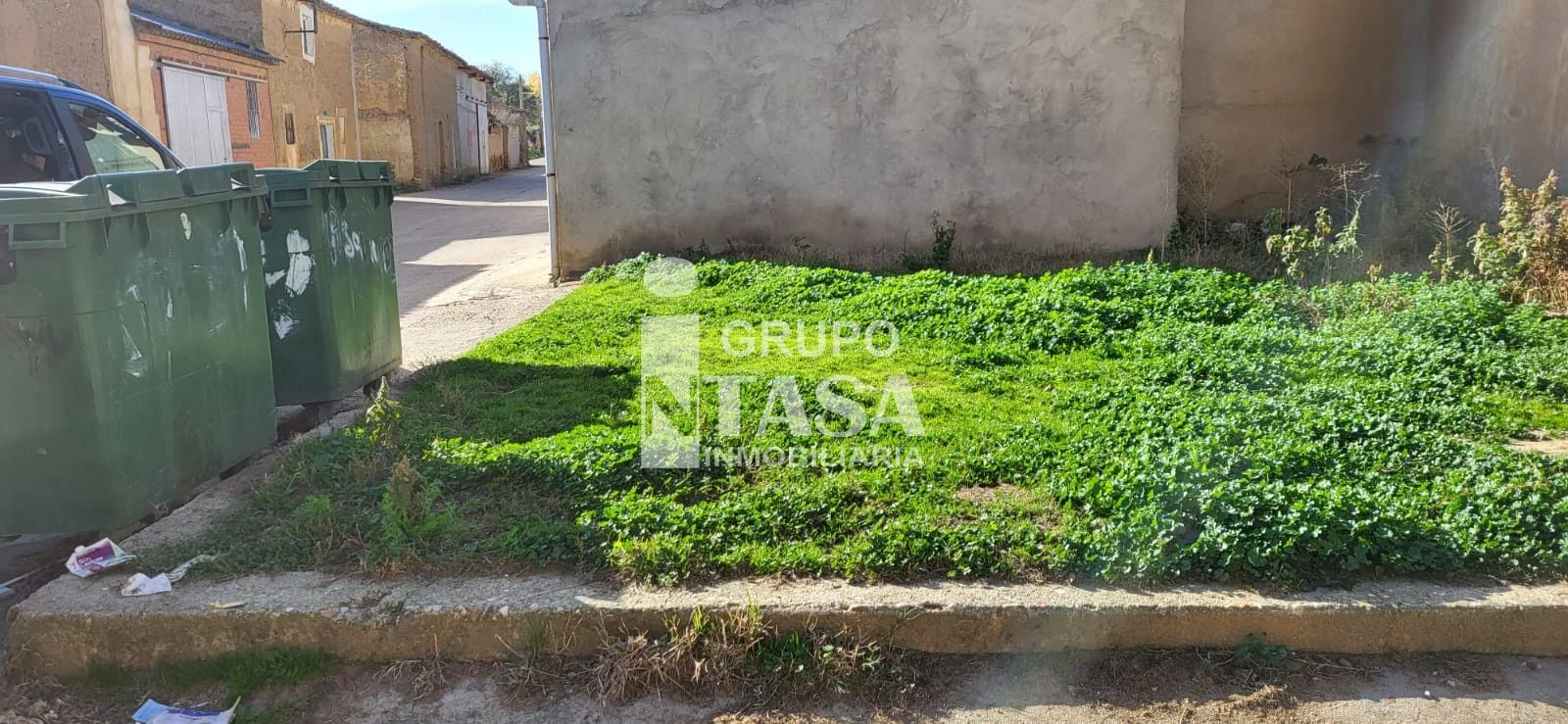 Solar de 93 m² con suministros