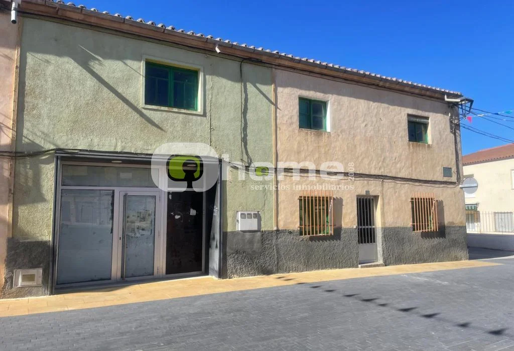 Casa con gran parcela en Manganeses