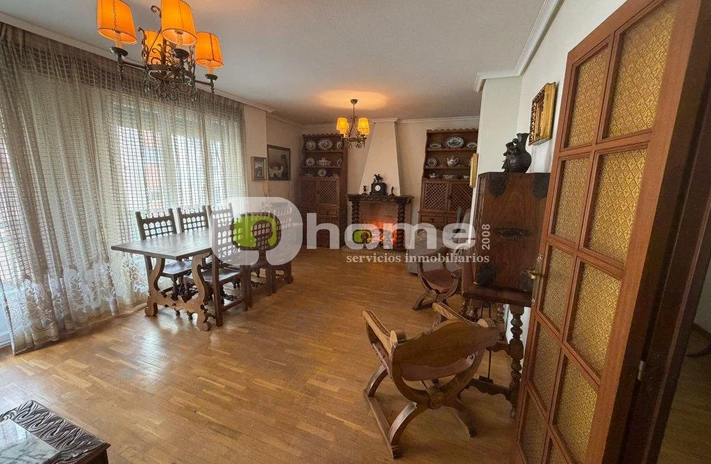 Piso céntrico en Zamora, cuatro habitaciones