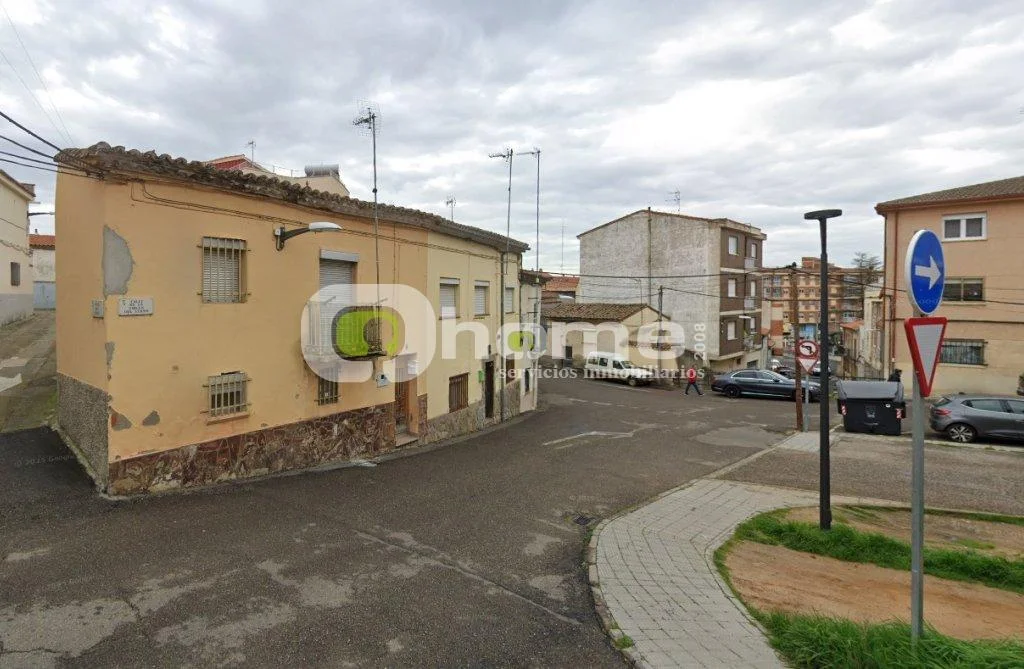 Casa de dos plantas para reformar en Zamora