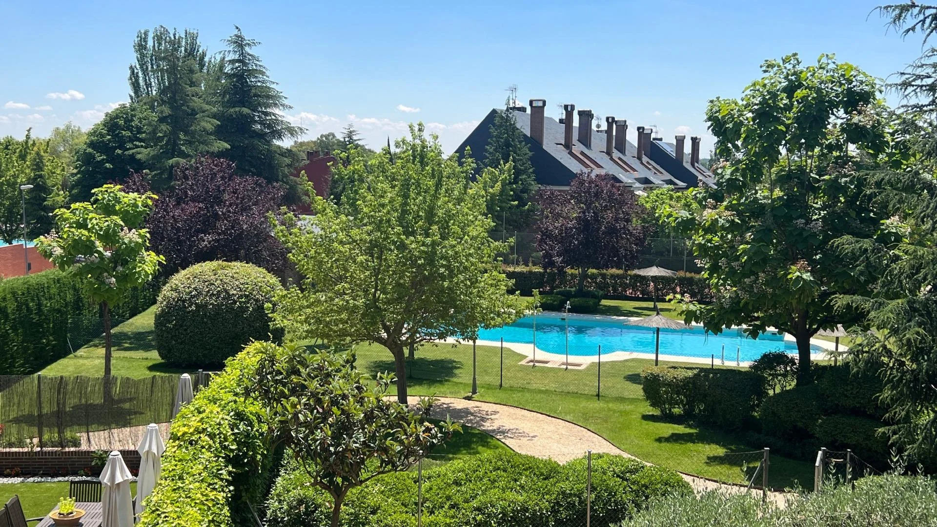 Chalet adosado grande en Majadahonda, seis dormitorios