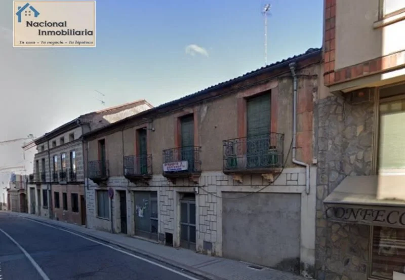 Fire-damaged Cantalejo house, 399 m²