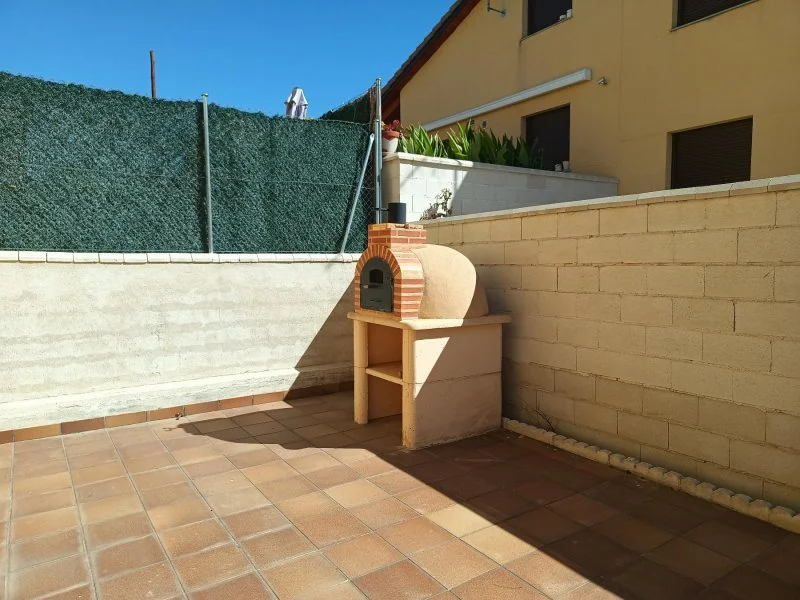 Well-kept two-bedroom chalet near Villacastín