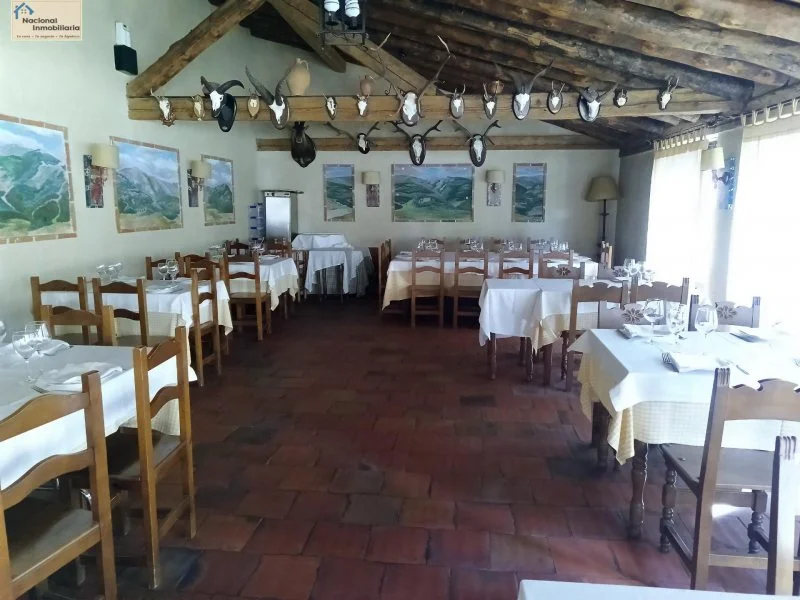 Operating restaurant with rural hotel upside