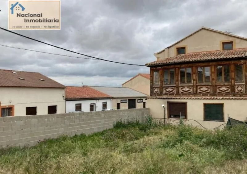 Solar urbano con 2.068 m² edificables