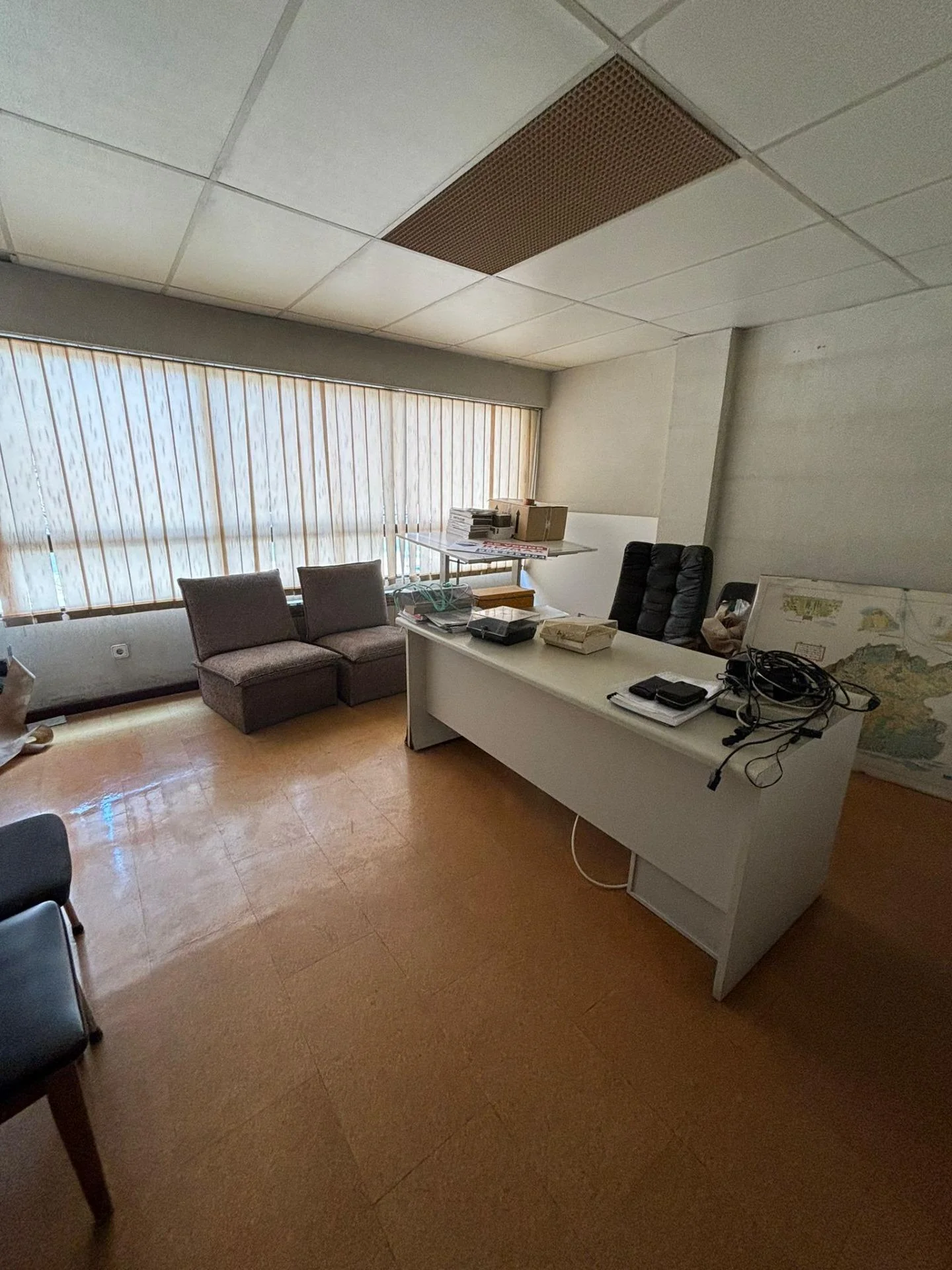 Bright central office, 140 m² built