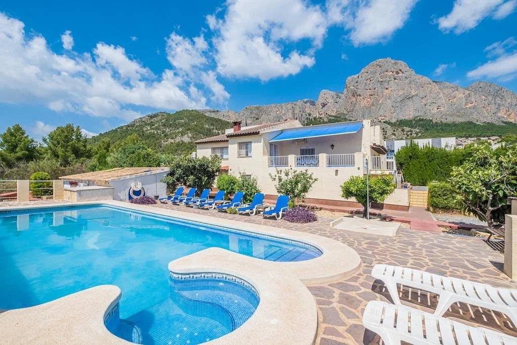 Villa rural con negocio turístico activo