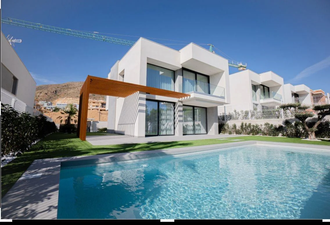New villa in Sierra Cortina, 3 bedrooms