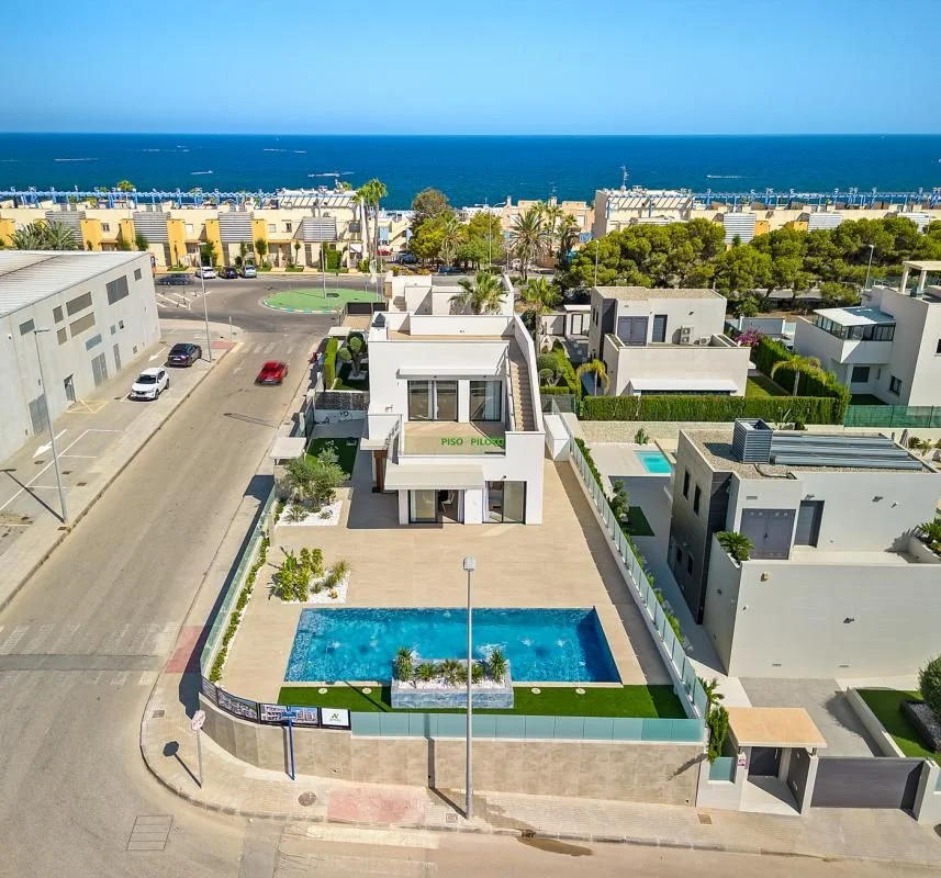 Villa nueva en Campoamor de 242 m²