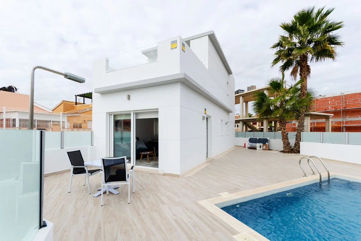 New El Limonar villa, 3 bedrooms