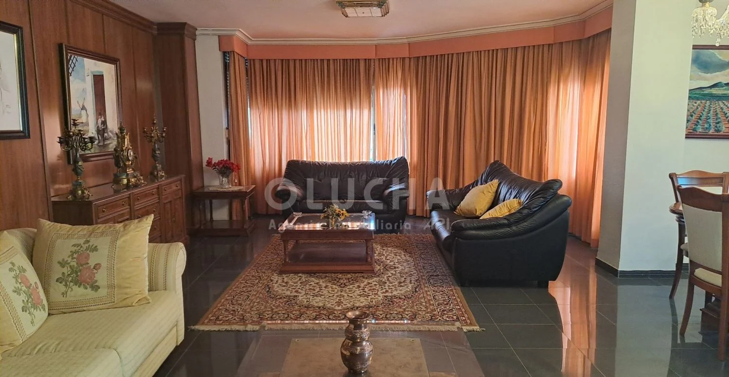 Spacious central Onda flat, 4 bedrooms