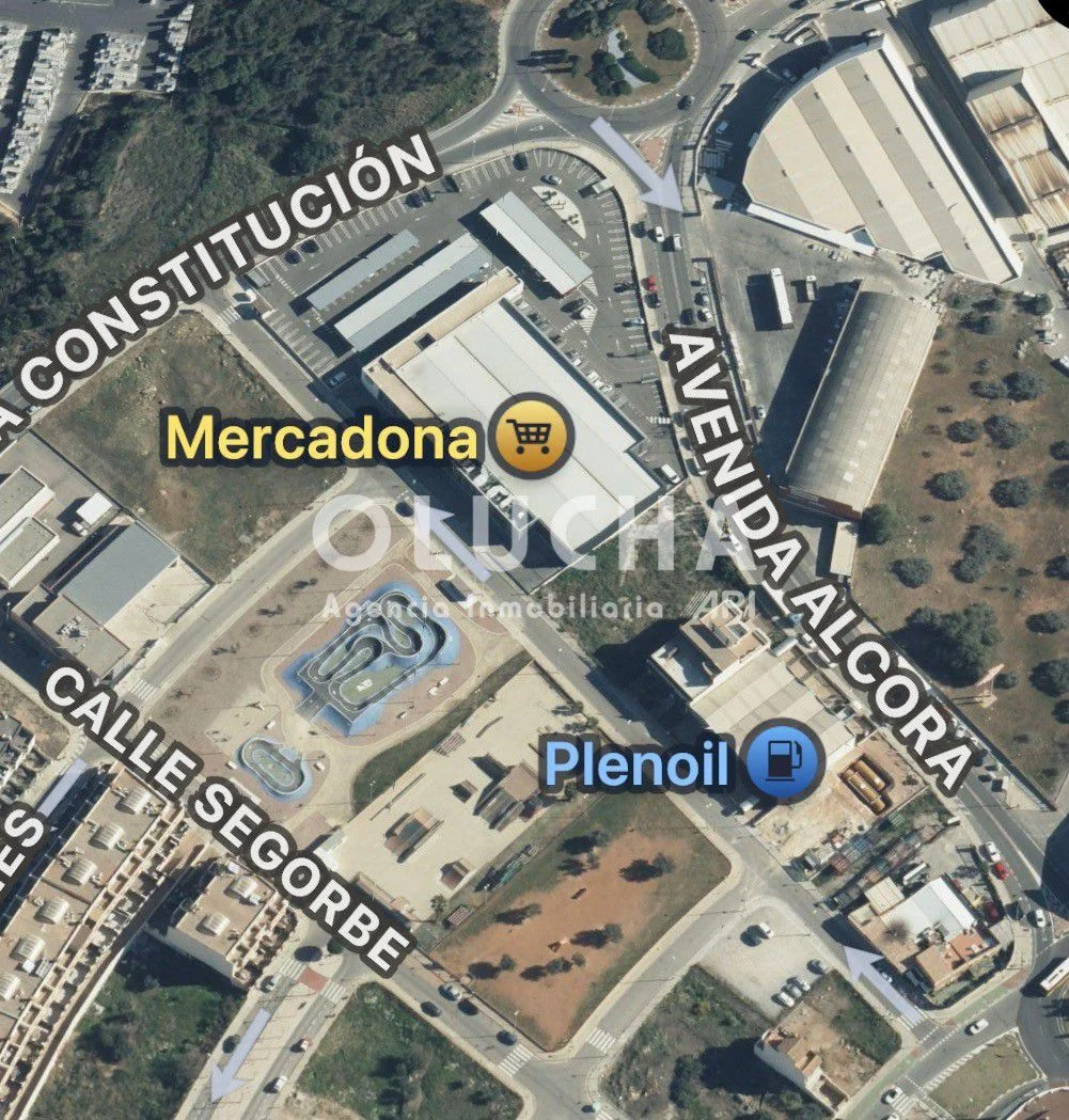 Solar comercial en esquina junto a Mercadona
