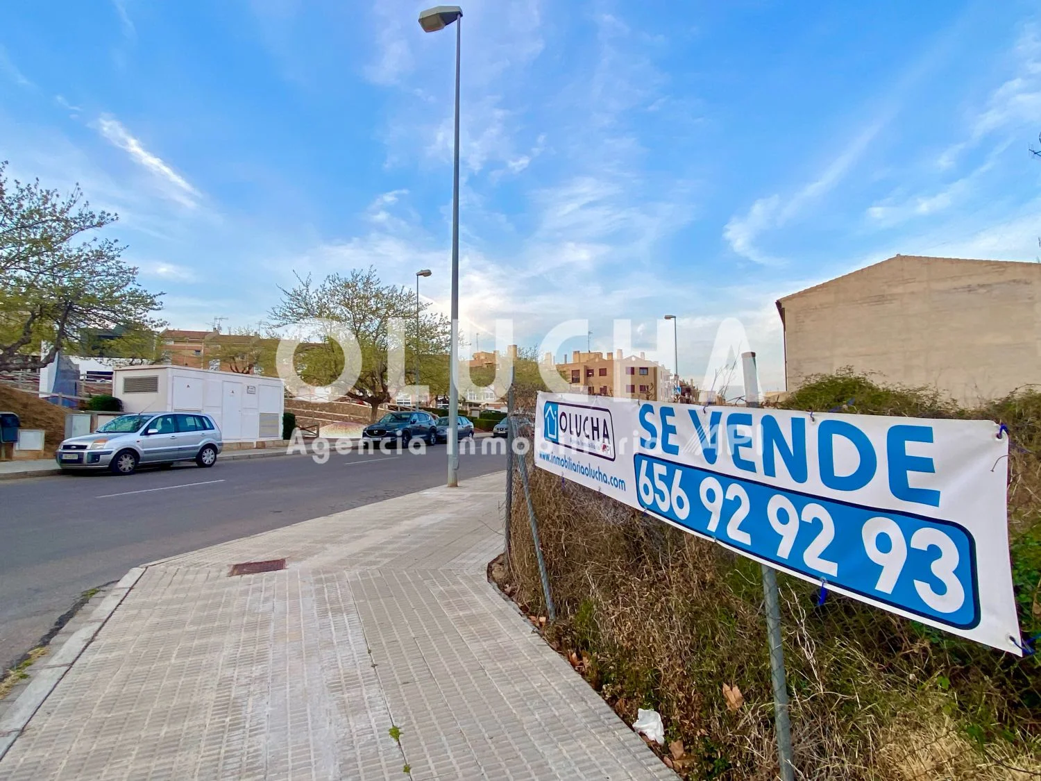 Solar urbano esquinero de 222 m² en Onda