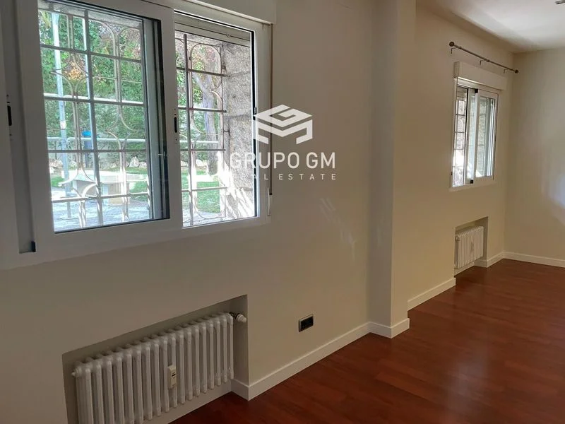 Apartamento en planta baja con piscina