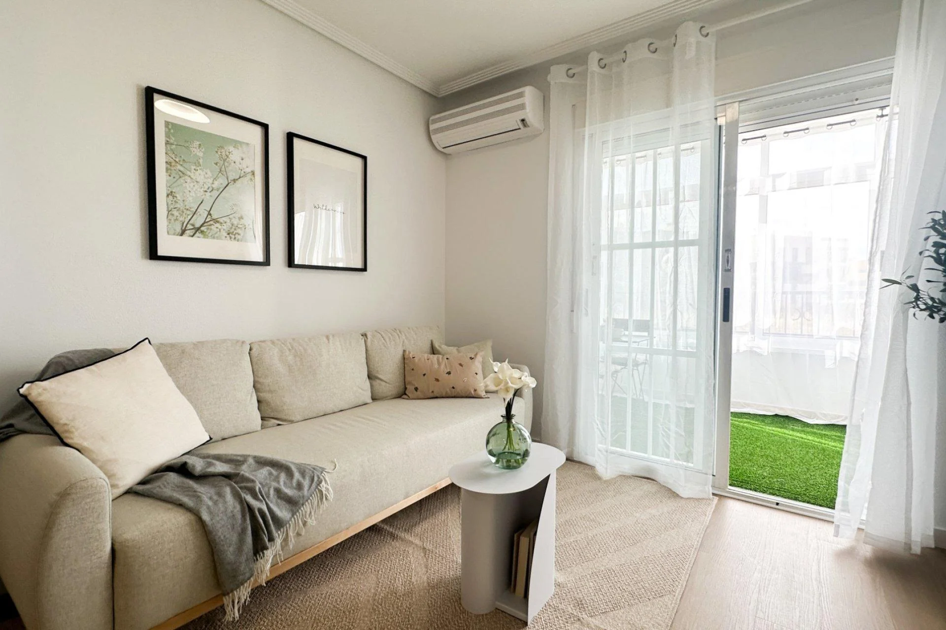 Reformed ground-floor apartment near coast