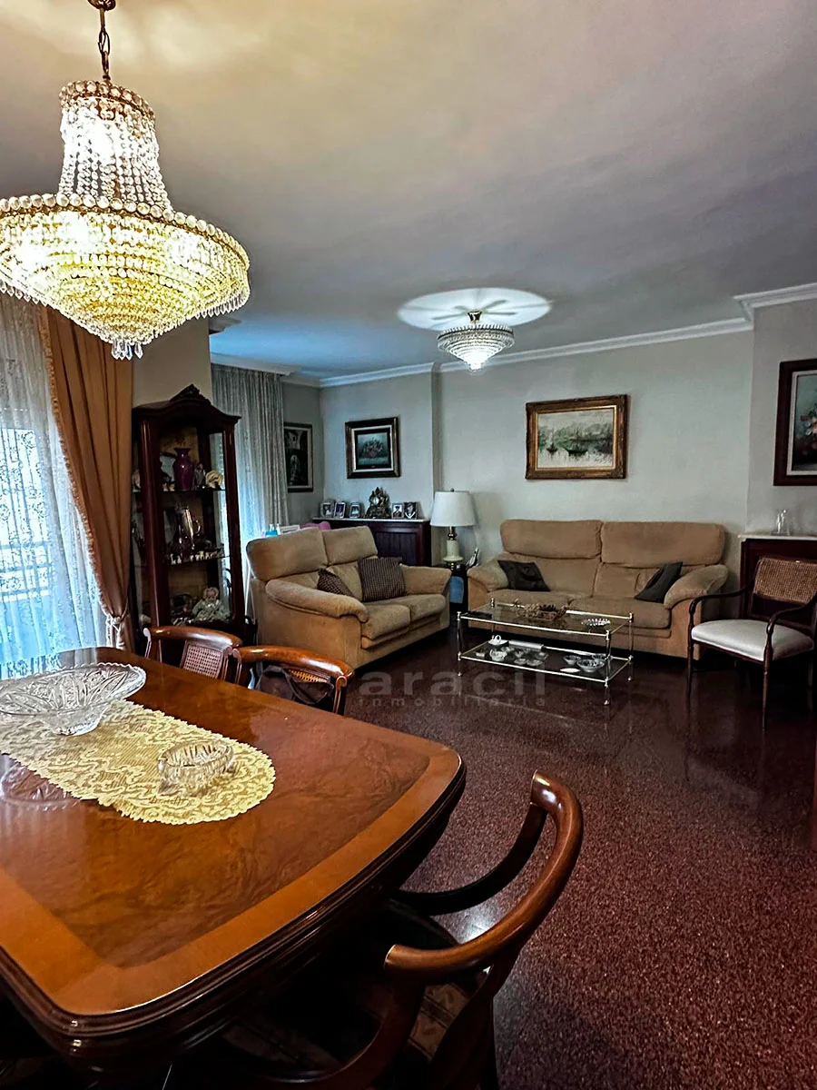 Spacious Ensanche flat, four bedrooms