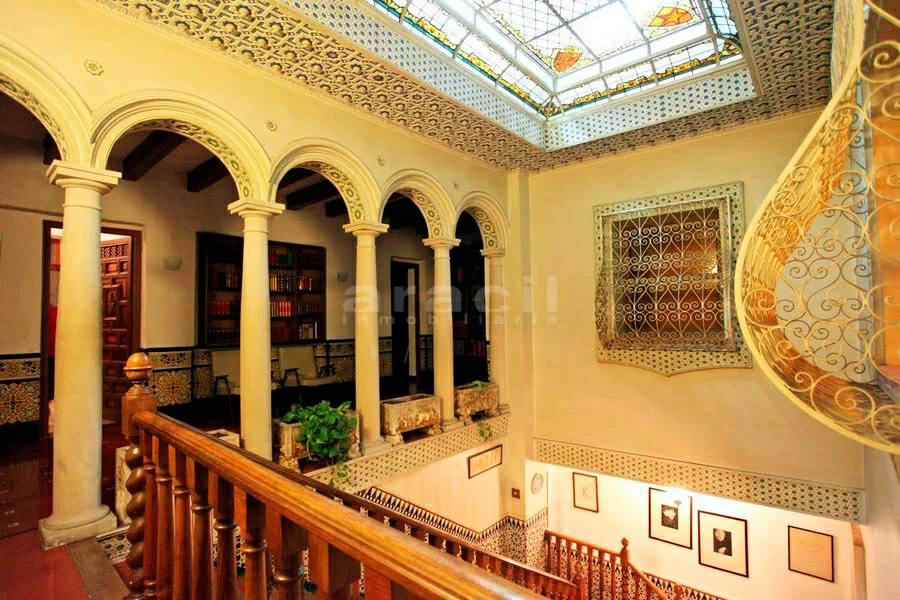 Large Ensanche apartment, 7 bedrooms