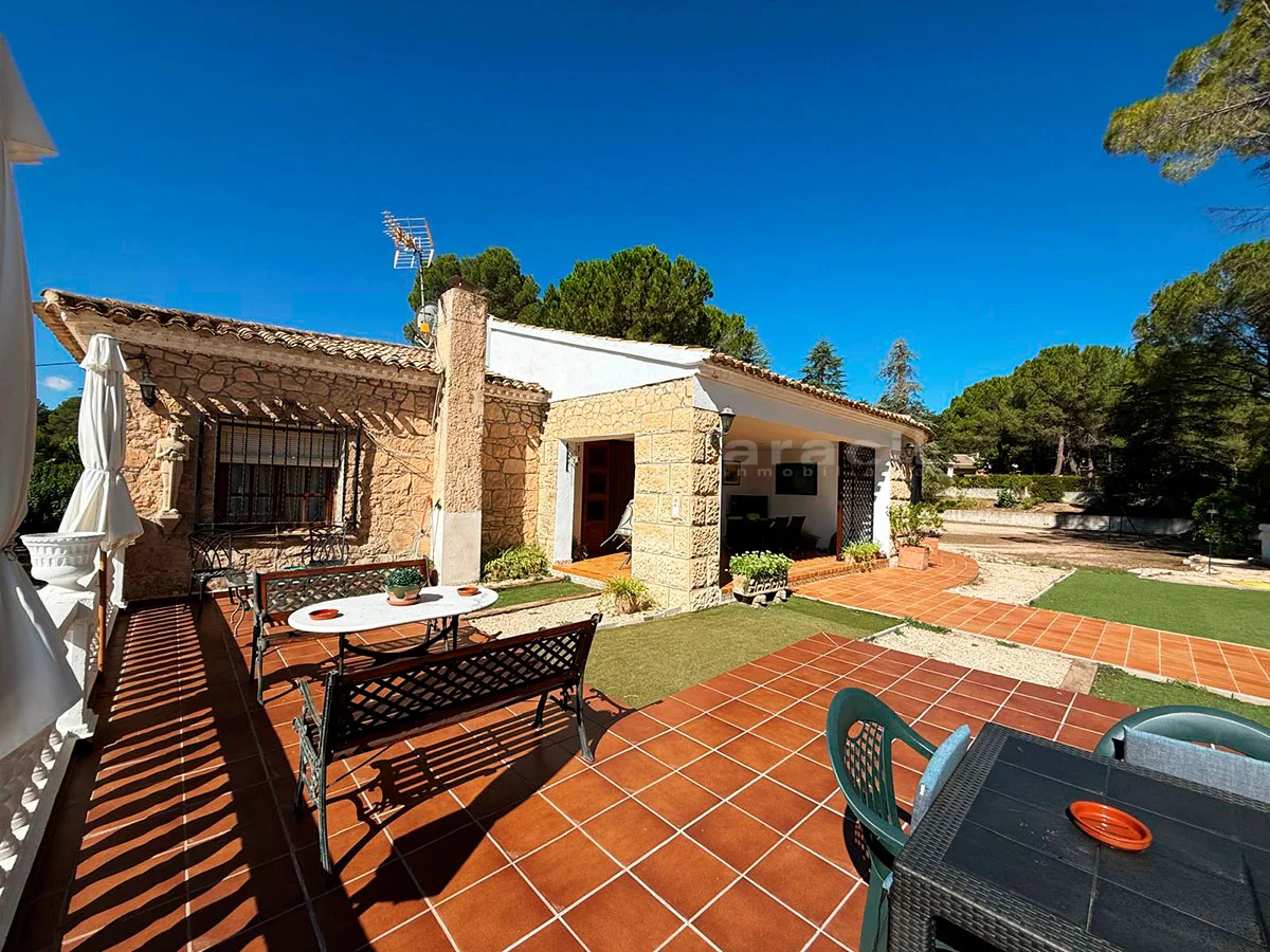 Chalet con gran parcela en Montesol, Alcoy