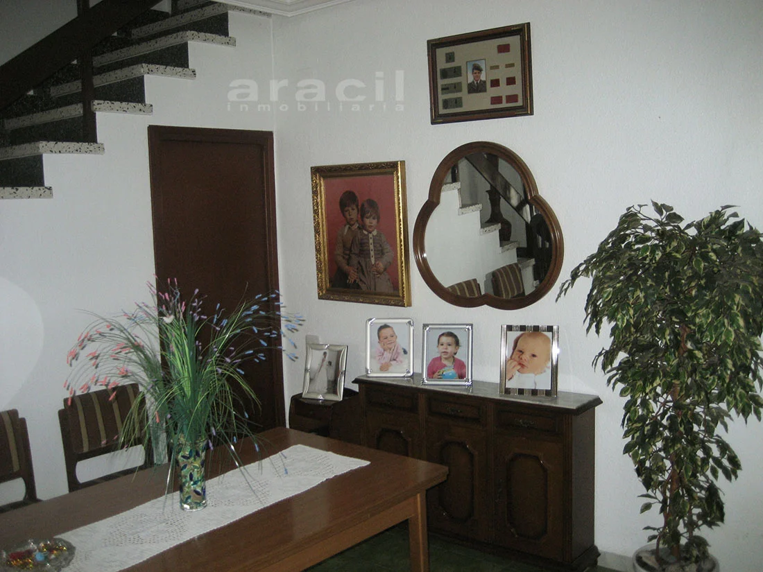 Amplia casa de pueblo, 6 dormitorios