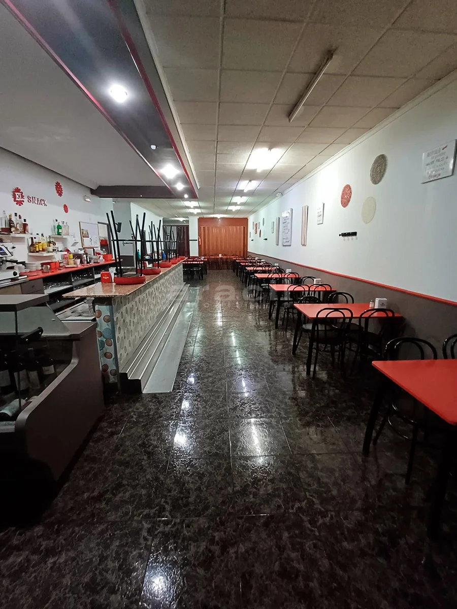 Operating bar in Santa Rosa, 245 m²