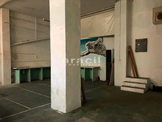 Amplio local comercial en Zona Alta