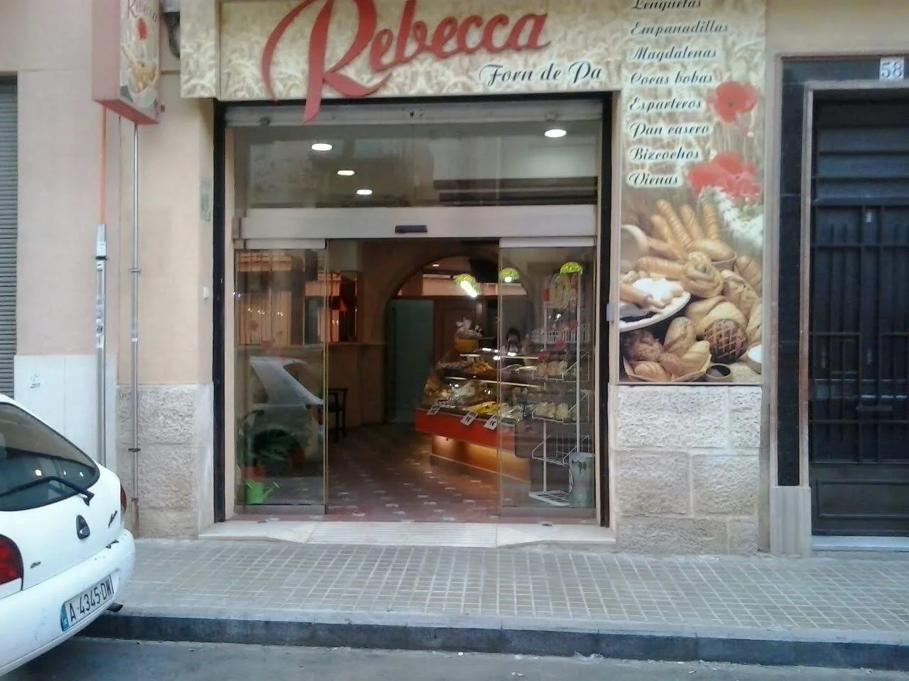 Street-level bakery premises, 267 m²