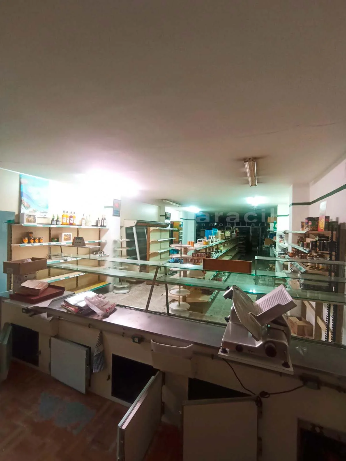 Amplio local comercial en Zona Alta
