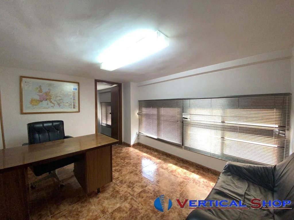 Office mezzanine in Caudete, 67 m²