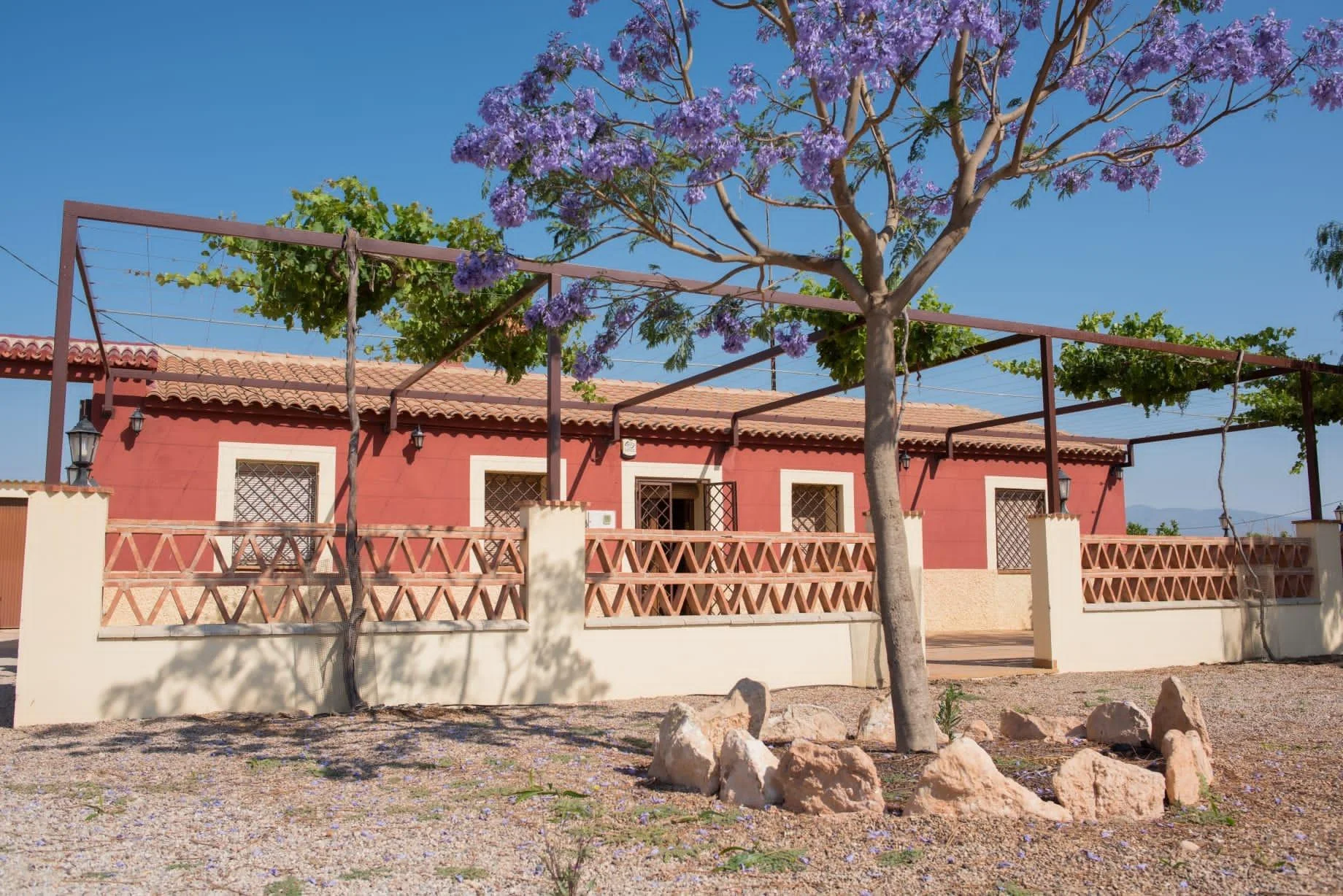 Rural house with 67,000 m² land