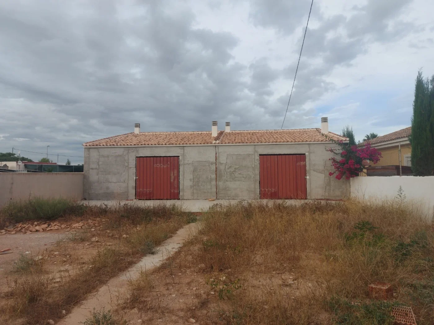 Rural plot with 95 m² warehouse