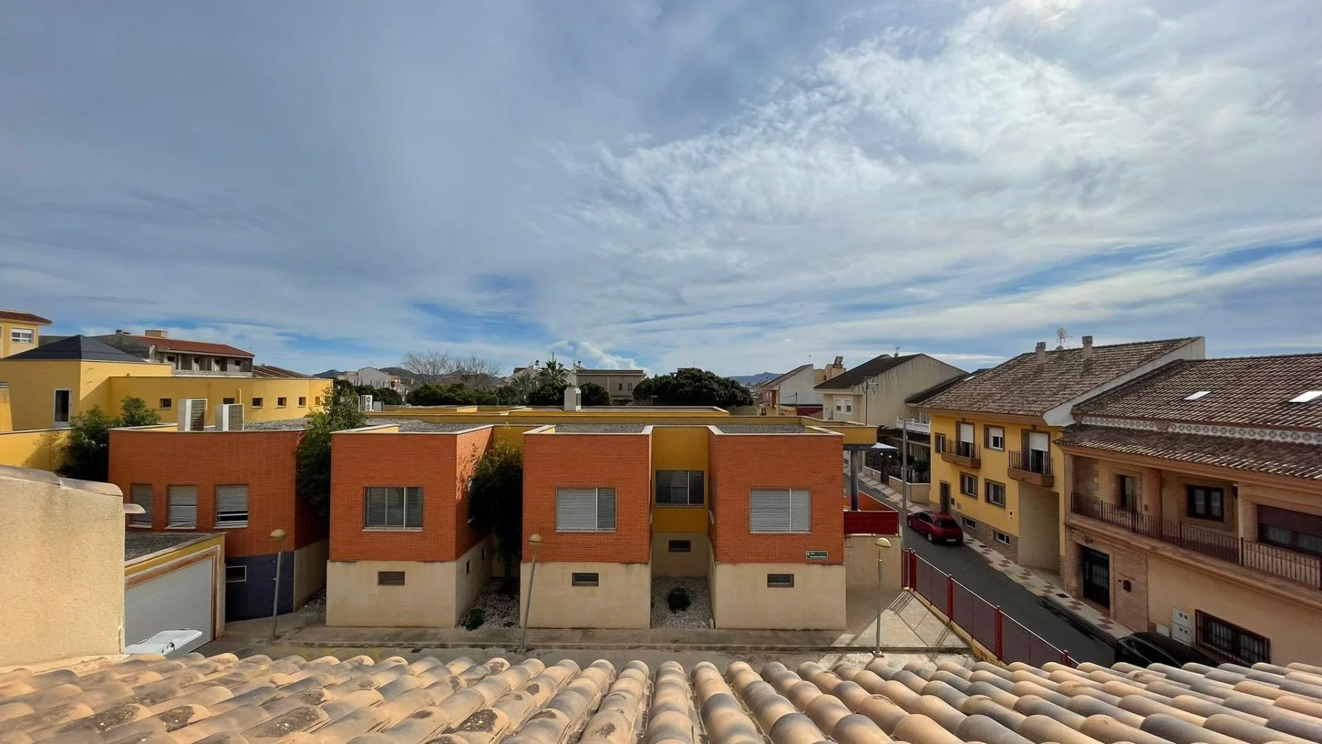 Independent flat with 250 m² plot