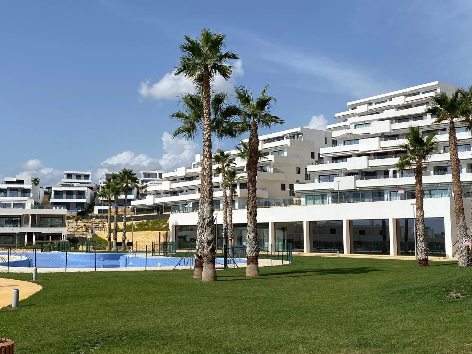 Ático dúplex accesible con vistas al mar