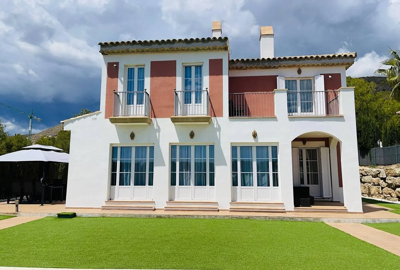 Modern Finestrat villa, 4 bedrooms