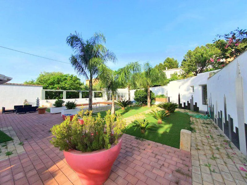 Chalet modernista cerca de Denia, 4 dormitorios